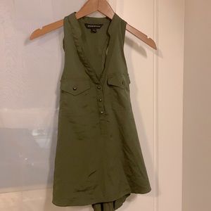 $5/25 Rock and Republic olive green tank top with front pockets size XS